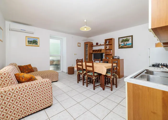 Apartment House Marija Poljice(Krk)